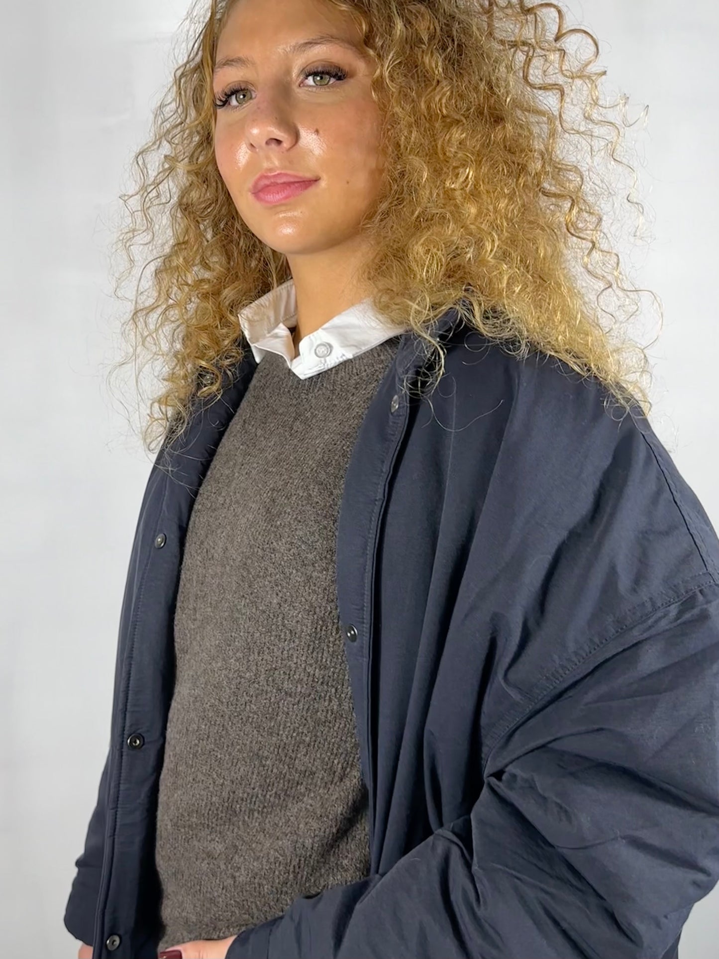 Manteau Long Bleu Marine – Intemporel d’Exception