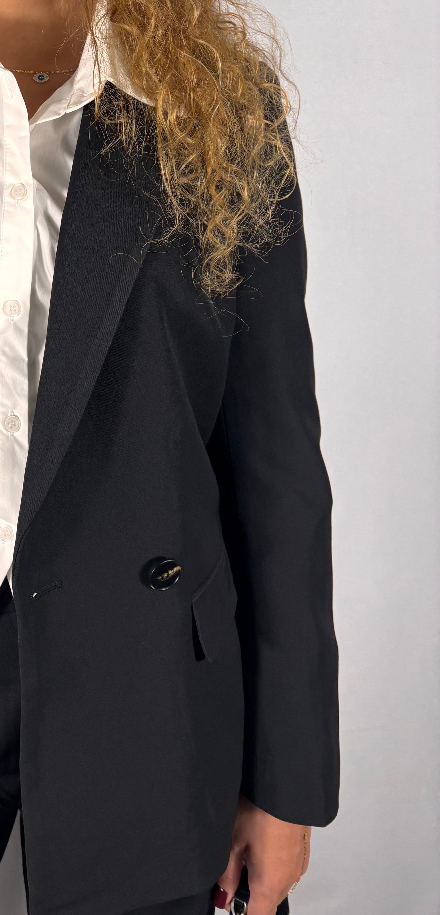 Blazer Séra – Noir Profond Sculpté