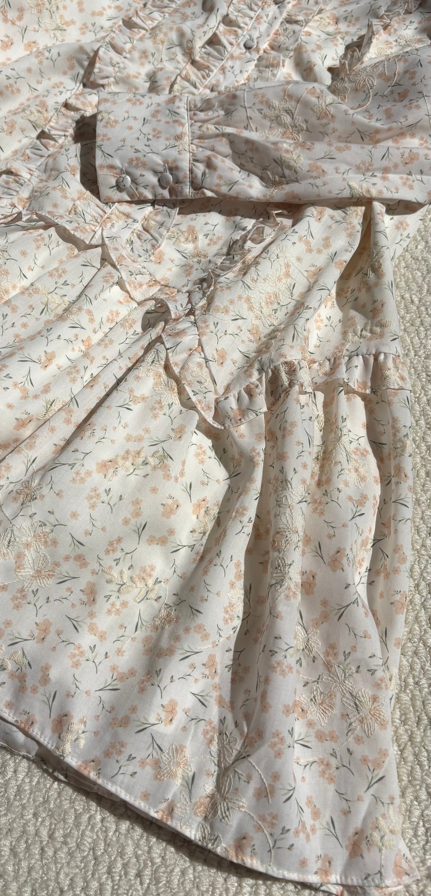 Robe Eloria – Fleurs brodées – Volants